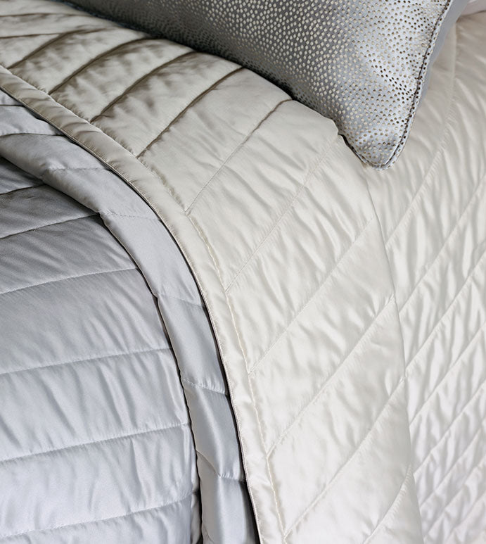 Vintage Metallic Glam Luxury Coach Bedding Set