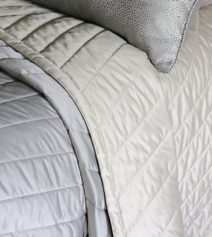 Vintage Metallic Glam Luxury Coach Bedding Set
